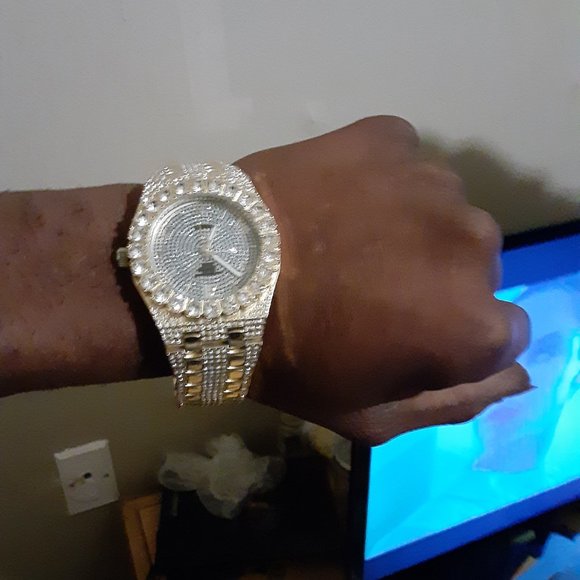 A watch - Picture 2 of 2